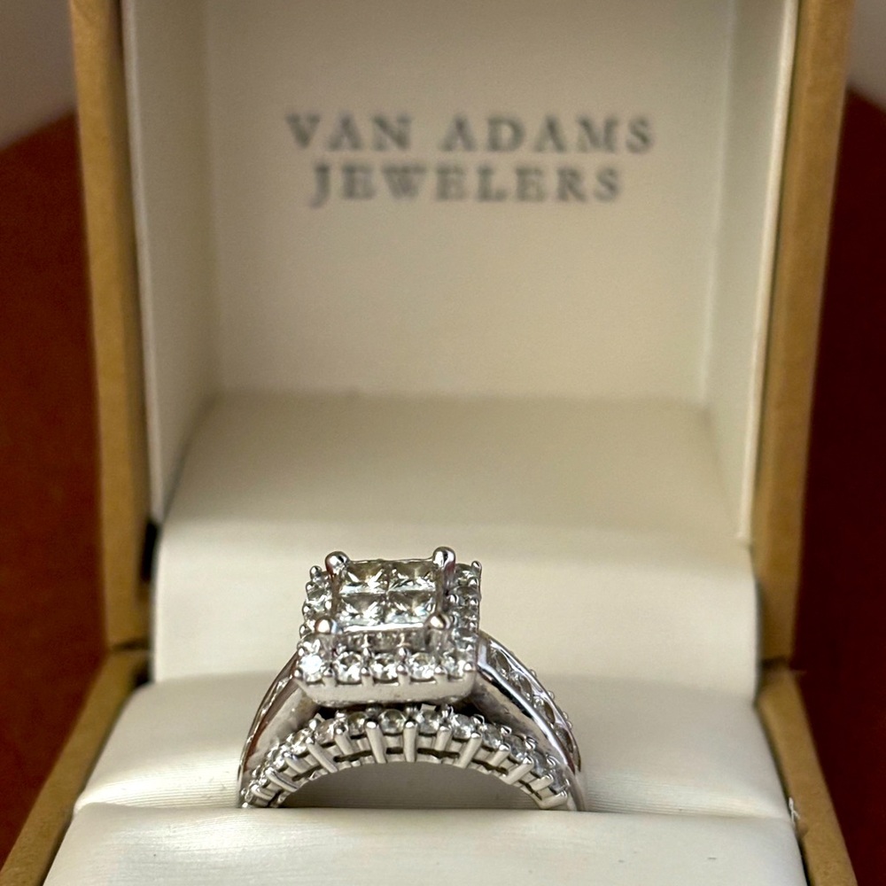 Size 7 wedding ring. 14 carat white gold, 2k Diamonds